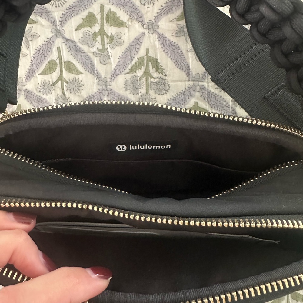 lululemon athletica Black Crossbody Bag with Braided Strap - Picture 2 of 2